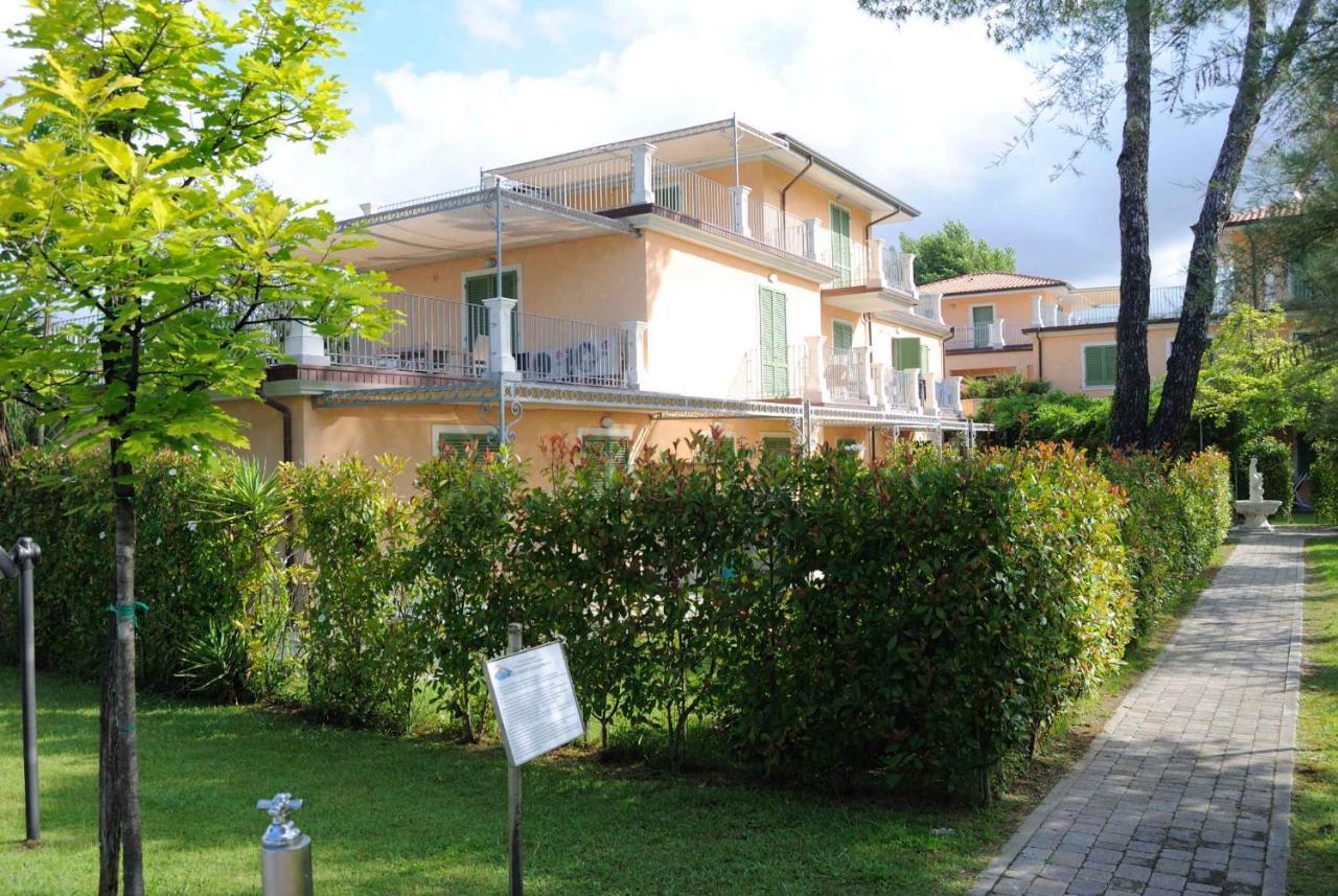 Apartment In Marina Di Massa - Toskana 24103 Esterno foto