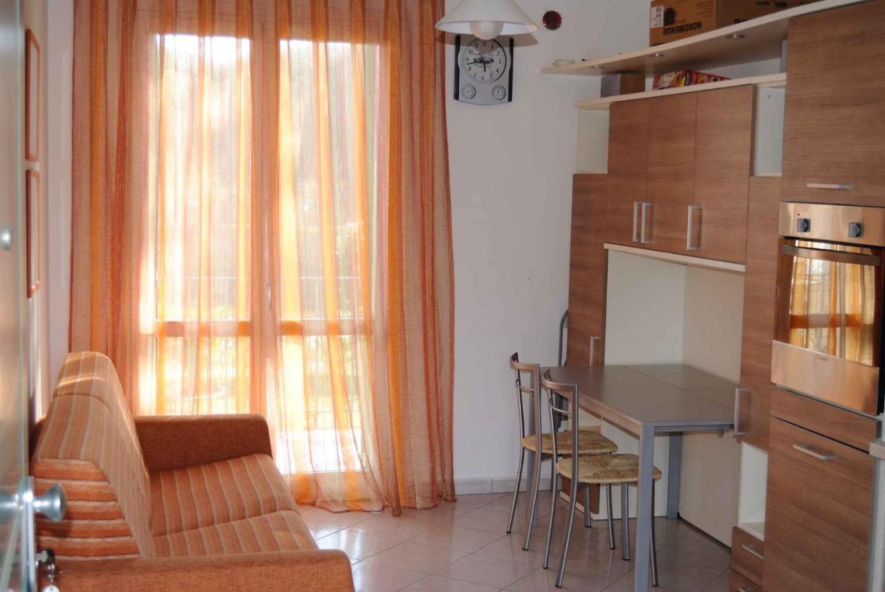 Apartment In Marina Di Massa - Toskana 24103 Esterno foto