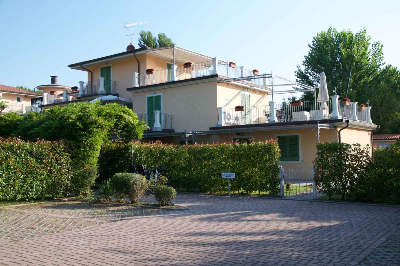 Apartment In Marina Di Massa - Toskana 24103 Esterno foto