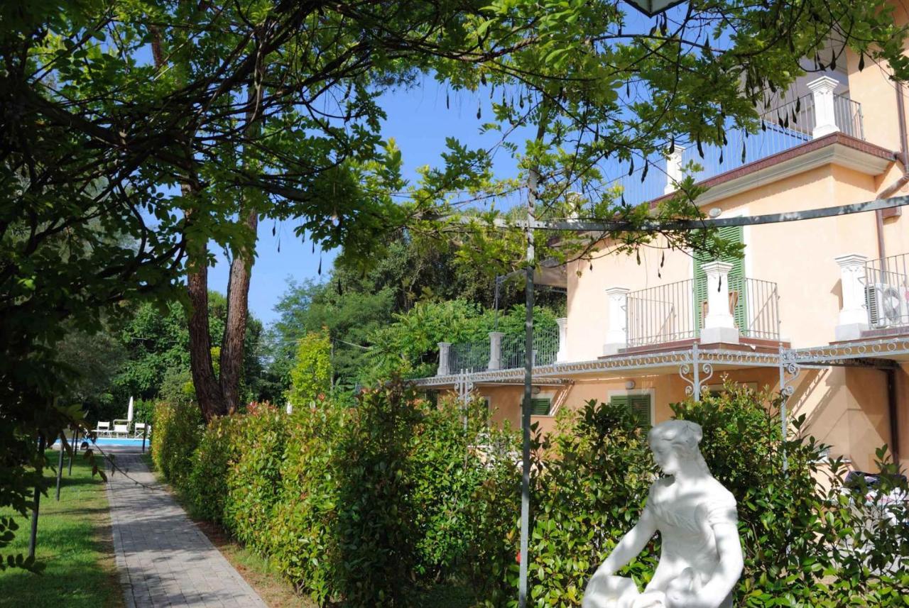 Apartment In Marina Di Massa - Toskana 24103 Esterno foto